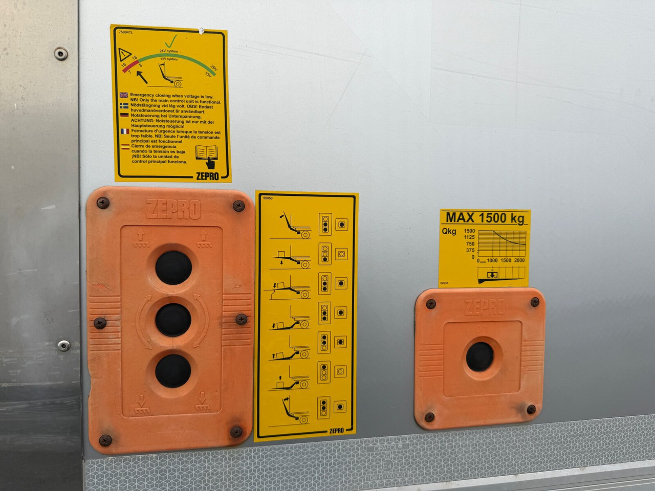 Mercedes-Benz Atego 1330 4x4 Atego 1330 4x4, Iso-Koffer mit Heizung, LBW - Box truck: picture 5 Mercedes-Benz Atego 1330 4x4 Atego 1330 4x4, Iso-Koffer mit Heizung, LBW - Box truck: picture 5