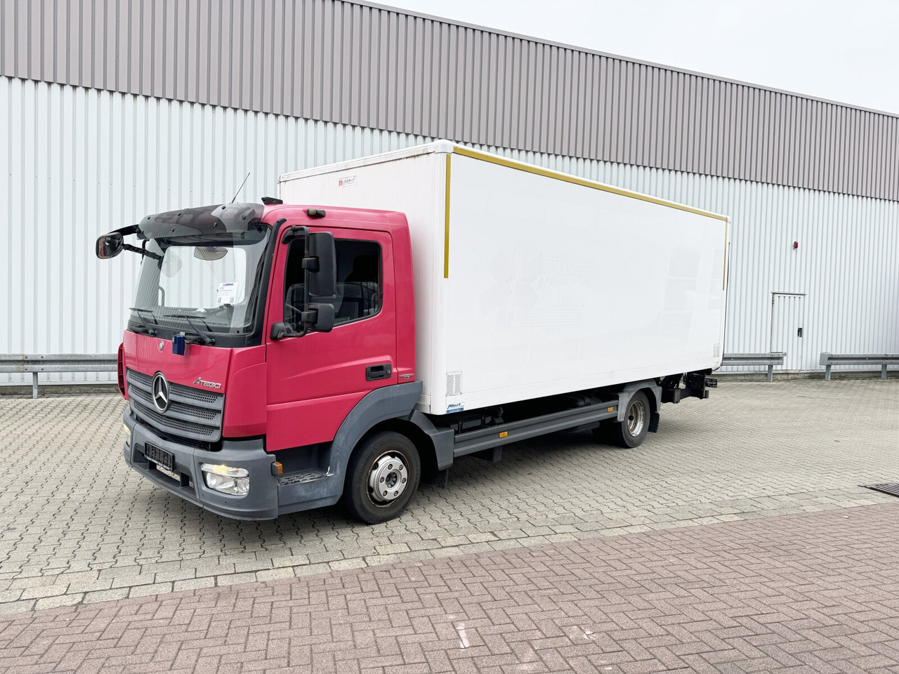 Mercedes-Benz Atego 816 4x2 Atego 816 4x2 mit LBW BÄR - Box truck: picture 1 Mercedes-Benz Atego 816 4x2 Atego 816 4x2 mit LBW BÄR - Box truck: picture 1