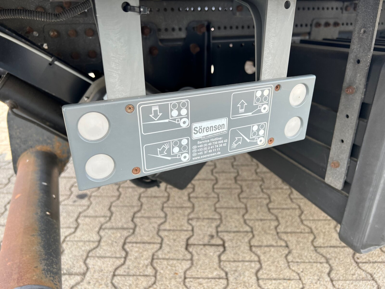 Mercedes-Benz Atego 818/23 L 4x2 Atego 818/23 L 4x2 mit Sörensen LBW - Curtain side truck: picture 2 Mercedes-Benz Atego 818/23 L 4x2 Atego 818/23 L 4x2 mit Sörensen LBW - Curtain side truck: picture 2