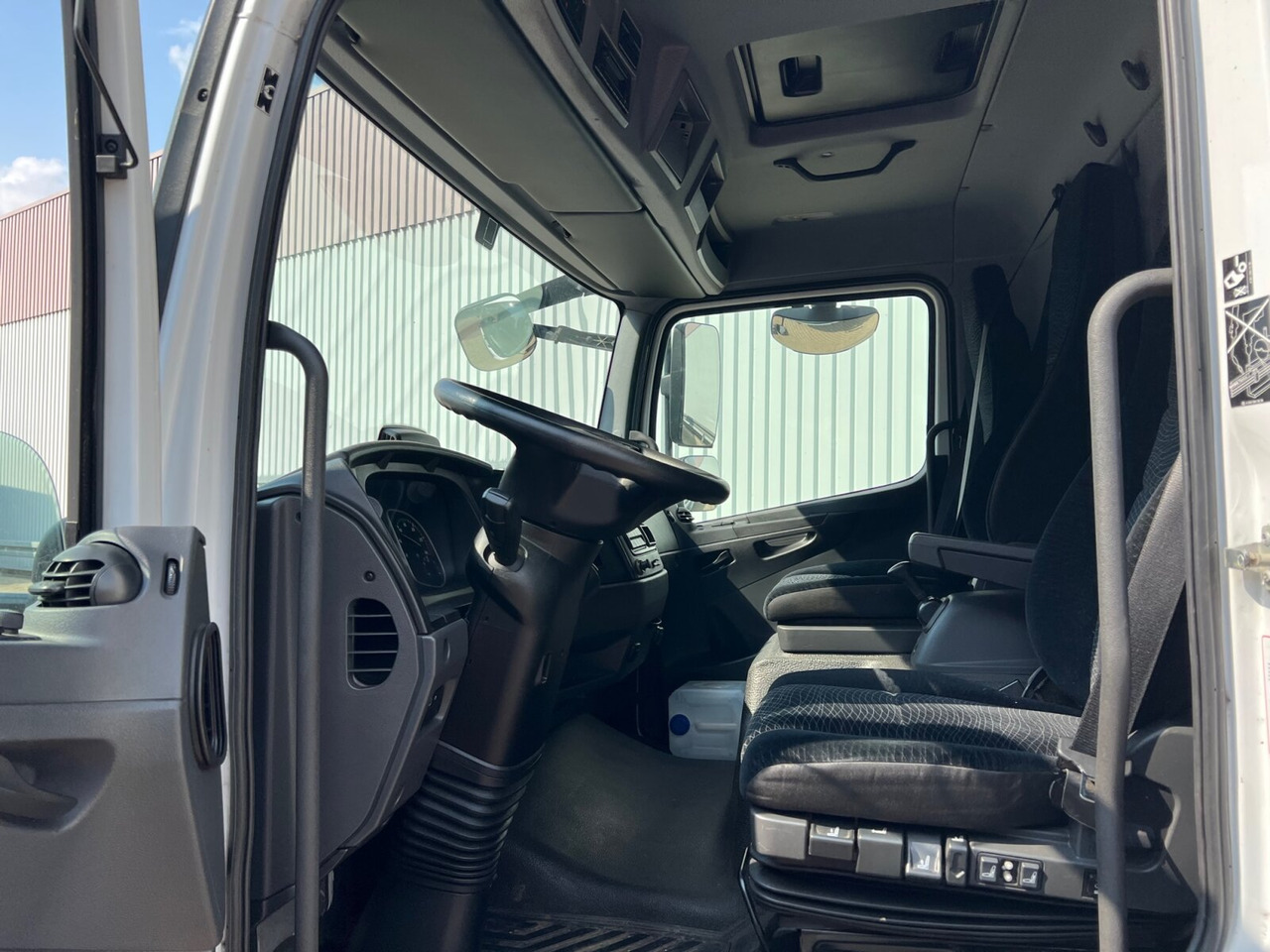 Mercedes-Benz Atego 818/23 L 4x2 Atego 818/23 L 4x2 mit Sörensen LBW - Curtain side truck: picture 3 Mercedes-Benz Atego 818/23 L 4x2 Atego 818/23 L 4x2 mit Sörensen LBW - Curtain side truck: picture 3