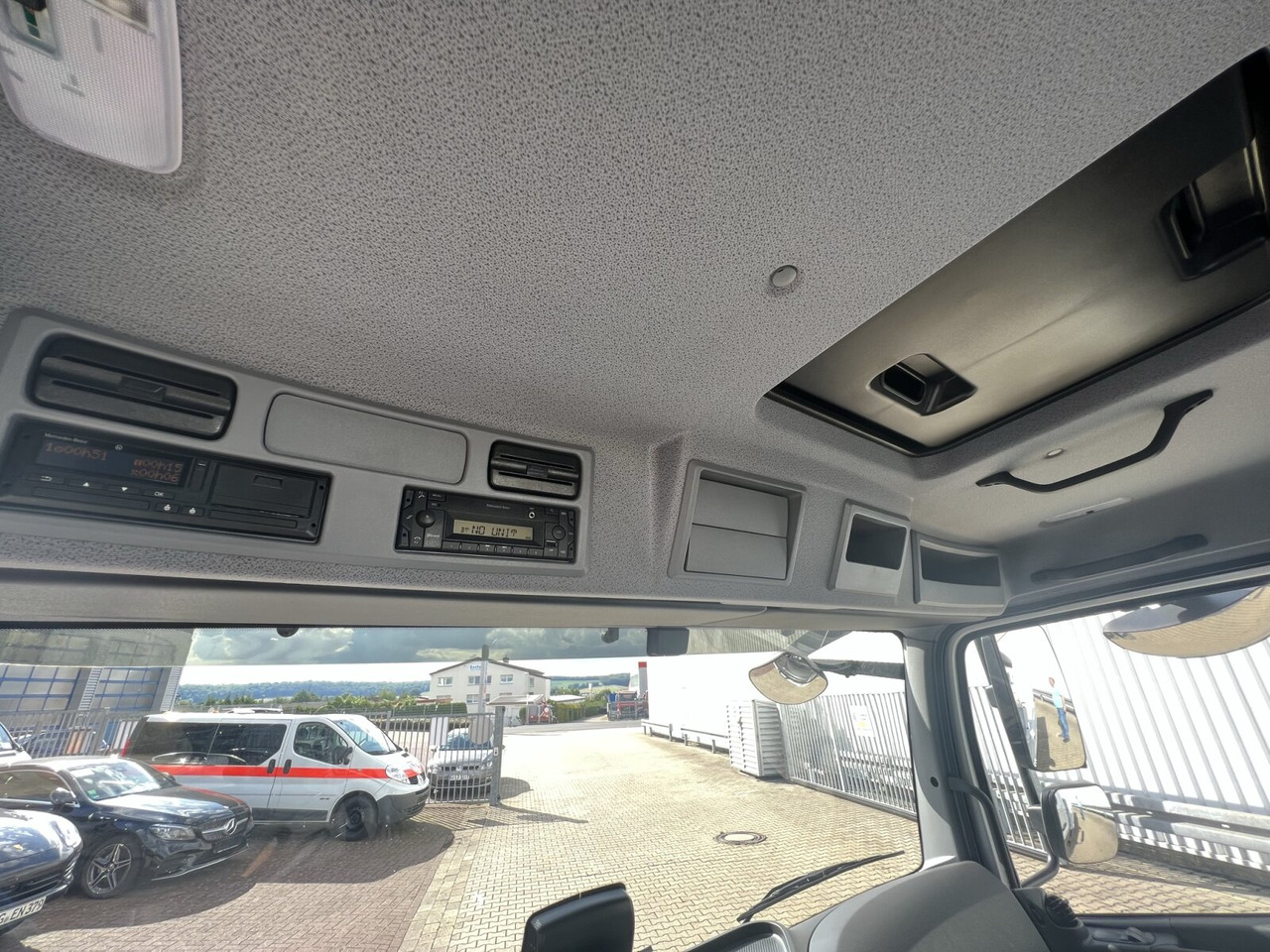 Mercedes-Benz Atego 818 K 4x2 Atego 818 K 4x2, 2x AHK, 5x VORHANDEN! - Cab chassis truck: picture 2 Mercedes-Benz Atego 818 K 4x2 Atego 818 K 4x2, 2x AHK, 5x VORHANDEN! - Cab chassis truck: picture 2