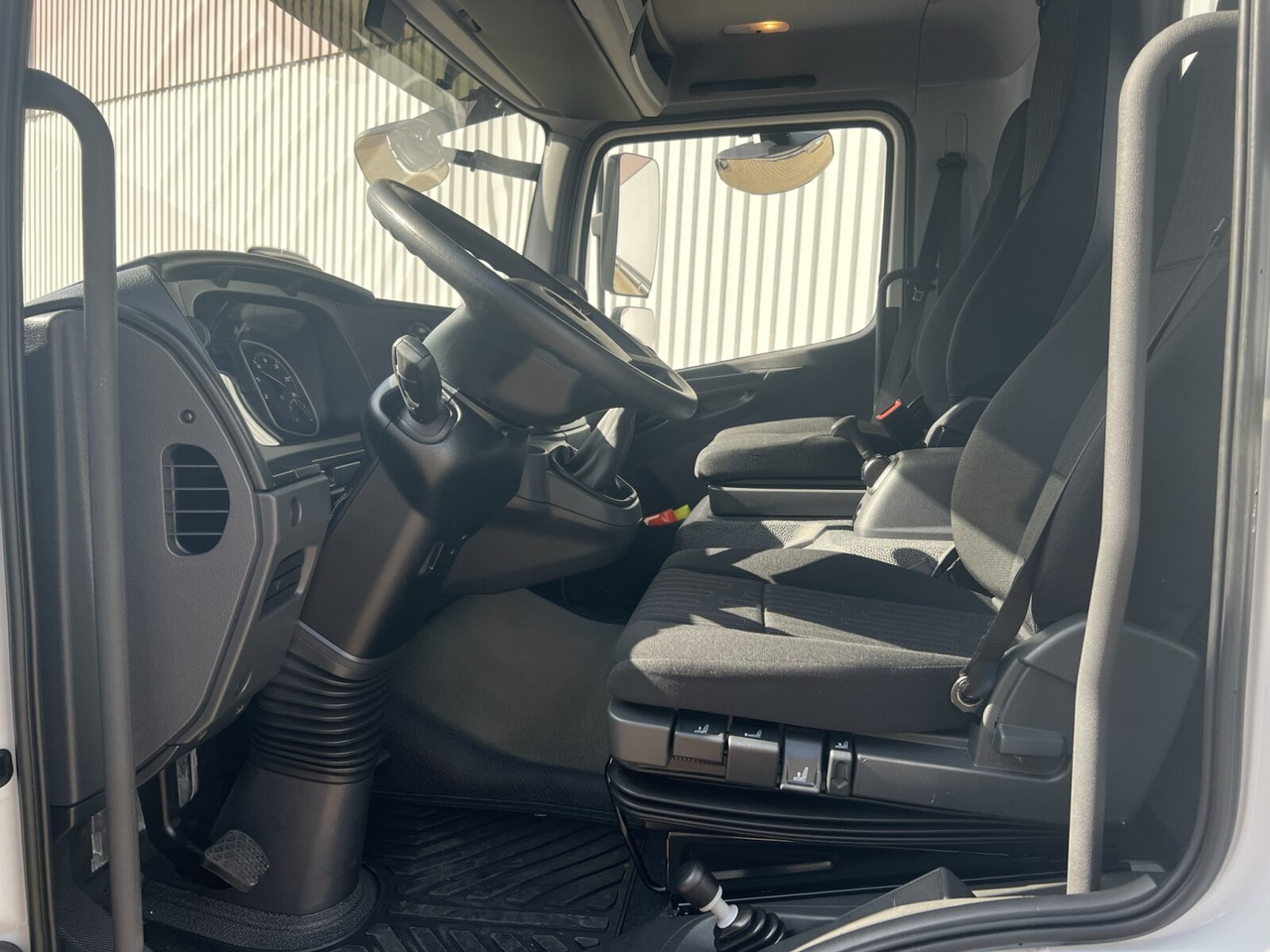 Mercedes-Benz Atego 818 K 4x2 Atego 818 K 4x2, 2x AHK, Meiller-Kipper, mehrfach Vorhanden! - Tipper: picture 4 Mercedes-Benz Atego 818 K 4x2 Atego 818 K 4x2, 2x AHK, Meiller-Kipper, mehrfach Vorhanden! - Tipper: picture 4