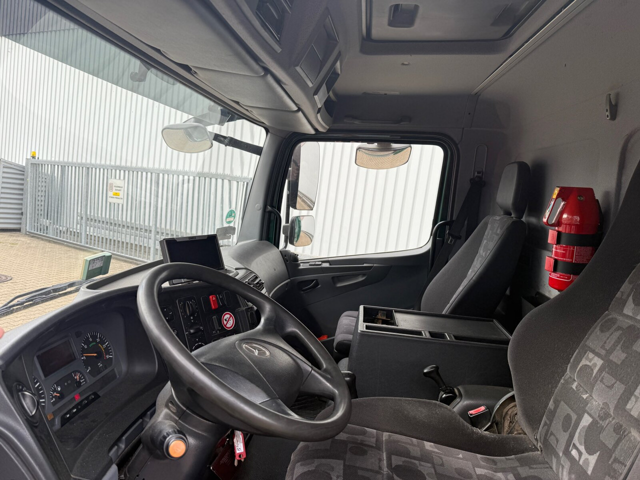 Mercedes-Benz Atego 818 L 4x2 Atego 818 L 4x2, Getränkekoffer, 2x AHK - Box truck: picture 3 Mercedes-Benz Atego 818 L 4x2 Atego 818 L 4x2, Getränkekoffer, 2x AHK - Box truck: picture 3
