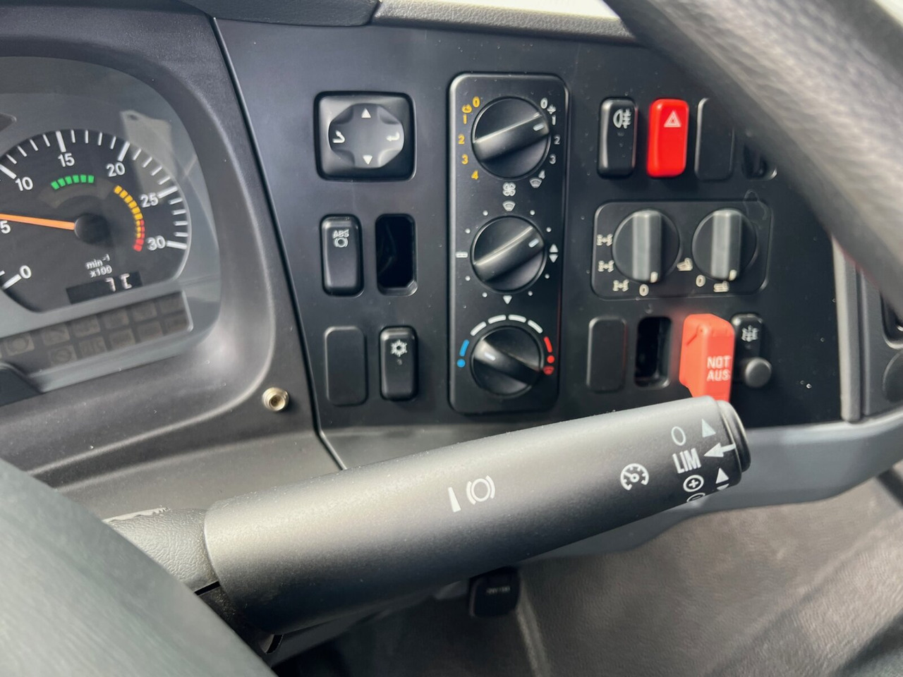 Mercedes-Benz Axor 1829 A 4x4 Axor 1829 A 4x4 - Dropside/ Flatbed truck: picture 2 Mercedes-Benz Axor 1829 A 4x4 Axor 1829 A 4x4 - Dropside/ Flatbed truck: picture 2