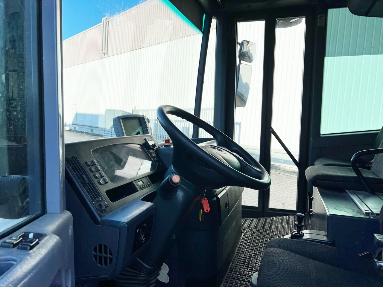 Mercedes-Benz Econic 2629 LL 6x2/4 NLA Econic 2629 LL 6x2/4 NLA, EEV, Lenkachse, FAUN Rotopress 520 L, Zöller-Schüttung - Refuse truck: picture 4 Mercedes-Benz Econic 2629 LL 6x2/4 NLA Econic 2629 LL 6x2/4 NLA, EEV, Lenkachse, FAUN Rotopress 520 L, Zöller-Schüttung - Refuse truck: picture 4