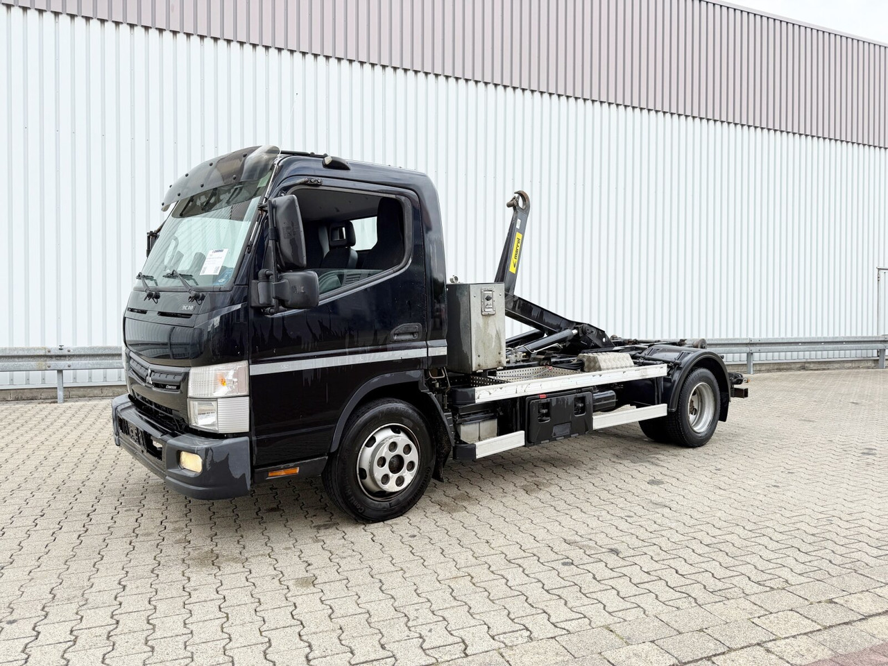 Mitsubishi Canter Fuso 9C18 4x2 Canter Fuso 9C18 4x2, Marrel City Abrollanlage - Hook lift truck: picture 1 Mitsubishi Canter Fuso 9C18 4x2 Canter Fuso 9C18 4x2, Marrel City Abrollanlage - Hook lift truck: picture 1