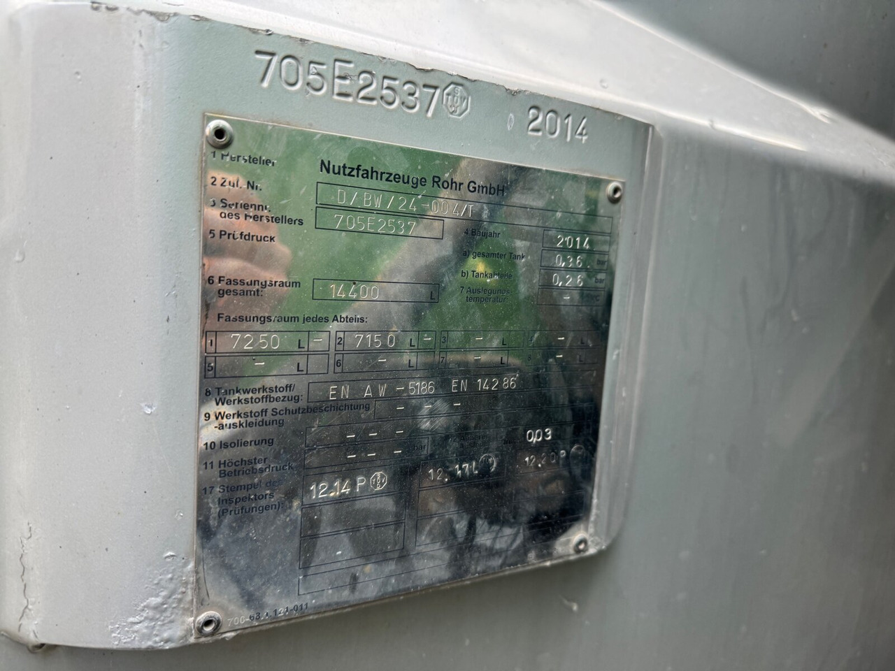 R450 4x2 R450 4x2, Retarder, ADR, Rohr Tank, ca. 14400l - Tanker truck: picture 5 R450 4x2 R450 4x2, Retarder, ADR, Rohr Tank, ca. 14400l - Tanker truck: picture 5