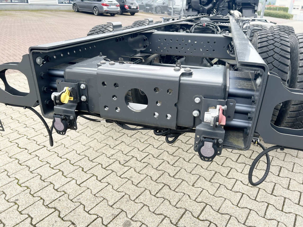 Renault C 480 8x4 C 480 8x4, Kran 15-35m/t - Hook lift truck, Crane truck: picture 3 Renault C 480 8x4 C 480 8x4, Kran 15-35m/t - Hook lift truck, Crane truck: picture 3