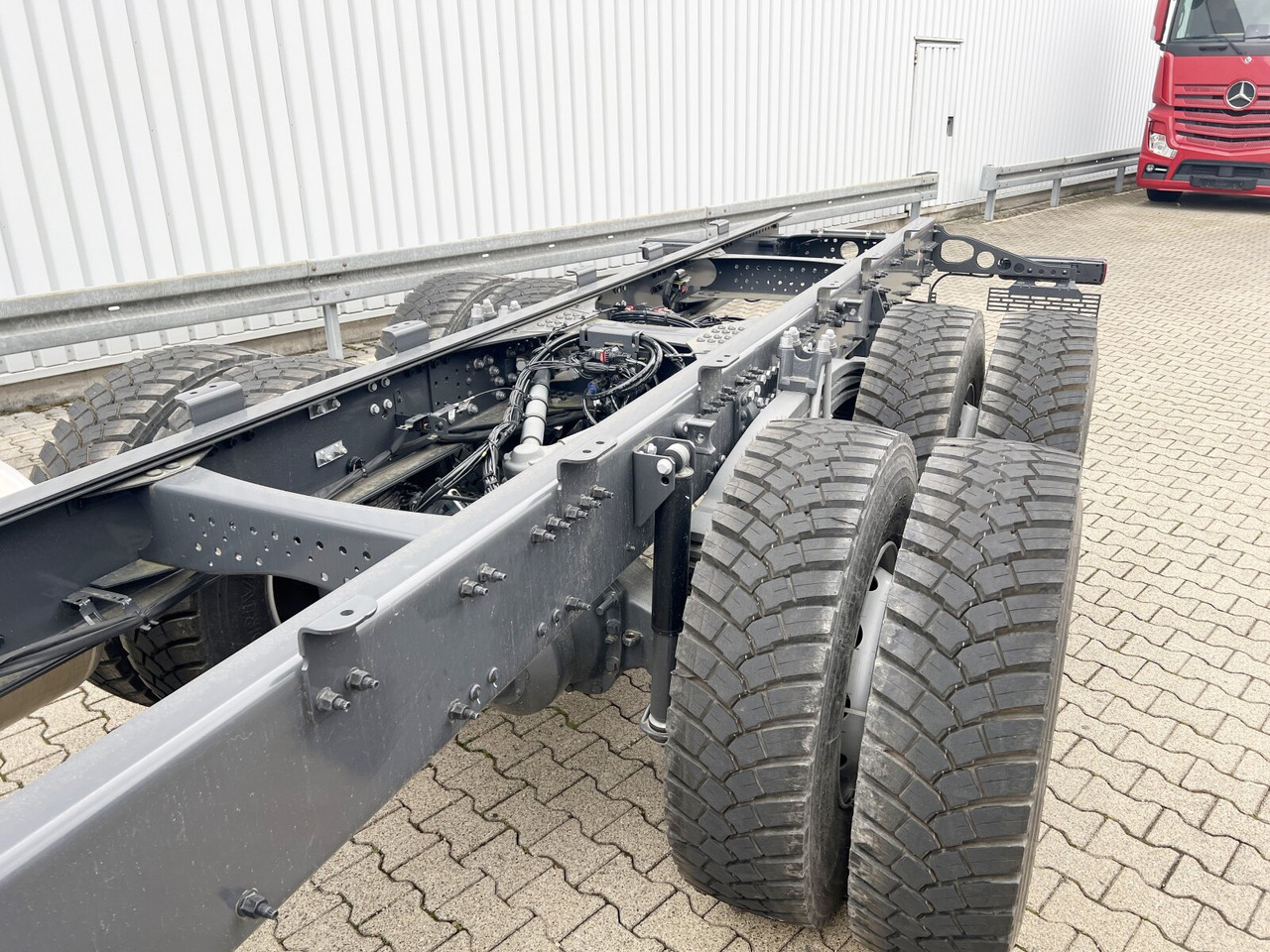 Renault C 480 8x4 C 480 8x4, Kran 15-35m/t - Hook lift truck, Crane truck: picture 2 Renault C 480 8x4 C 480 8x4, Kran 15-35m/t - Hook lift truck, Crane truck: picture 2