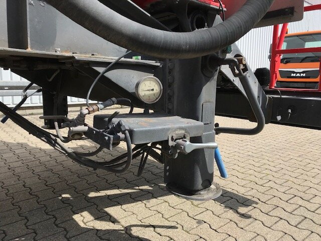 SSK 60/10-24 ADR Kässbohrer SSK 60/10-24 ADR, 60 cbm, - Silo semi-trailer: picture 4 SSK 60/10-24 ADR Kässbohrer SSK 60/10-24 ADR, 60 cbm, - Silo semi-trailer: picture 4