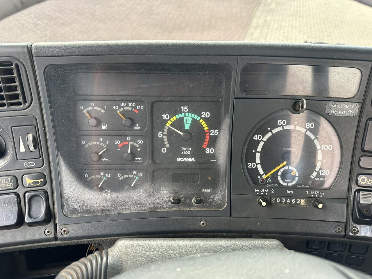 Scania P93 HK 250 6x4L P93 HK 250 6x4L - Cab chassis truck: picture 5 Scania P93 HK 250 6x4L P93 HK 250 6x4L - Cab chassis truck: picture 5