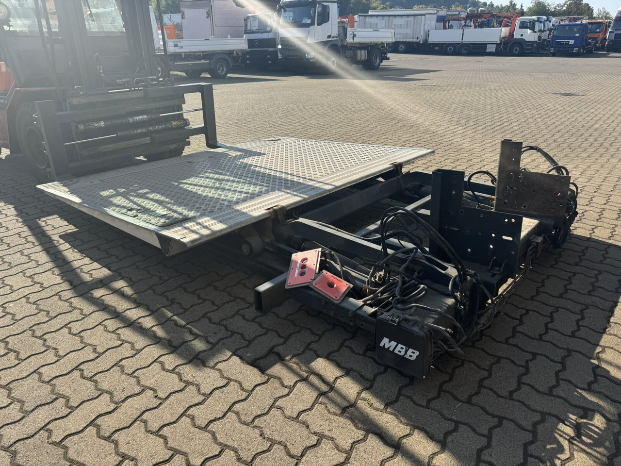 MBB C 2000 S Ladebordwand MBB C 2000 S Ladebordwand - Semi-trailer: picture 3 MBB C 2000 S Ladebordwand MBB C 2000 S Ladebordwand - Semi-trailer: picture 3