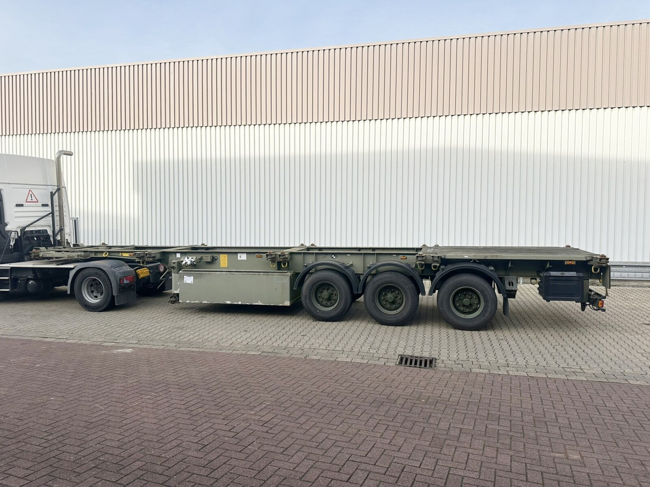 Schmitz Cargobull SCF 24 Containerchassis SCF 24 Containerchassis, Nachlauflenkachse, 2x20/20/30/40ft, Ex-! - Semi-trailer: picture 4 Schmitz Cargobull SCF 24 Containerchassis SCF 24 Containerchassis, Nachlauflenkachse, 2x20/20/30/40ft, Ex-! - Semi-trailer: picture 4