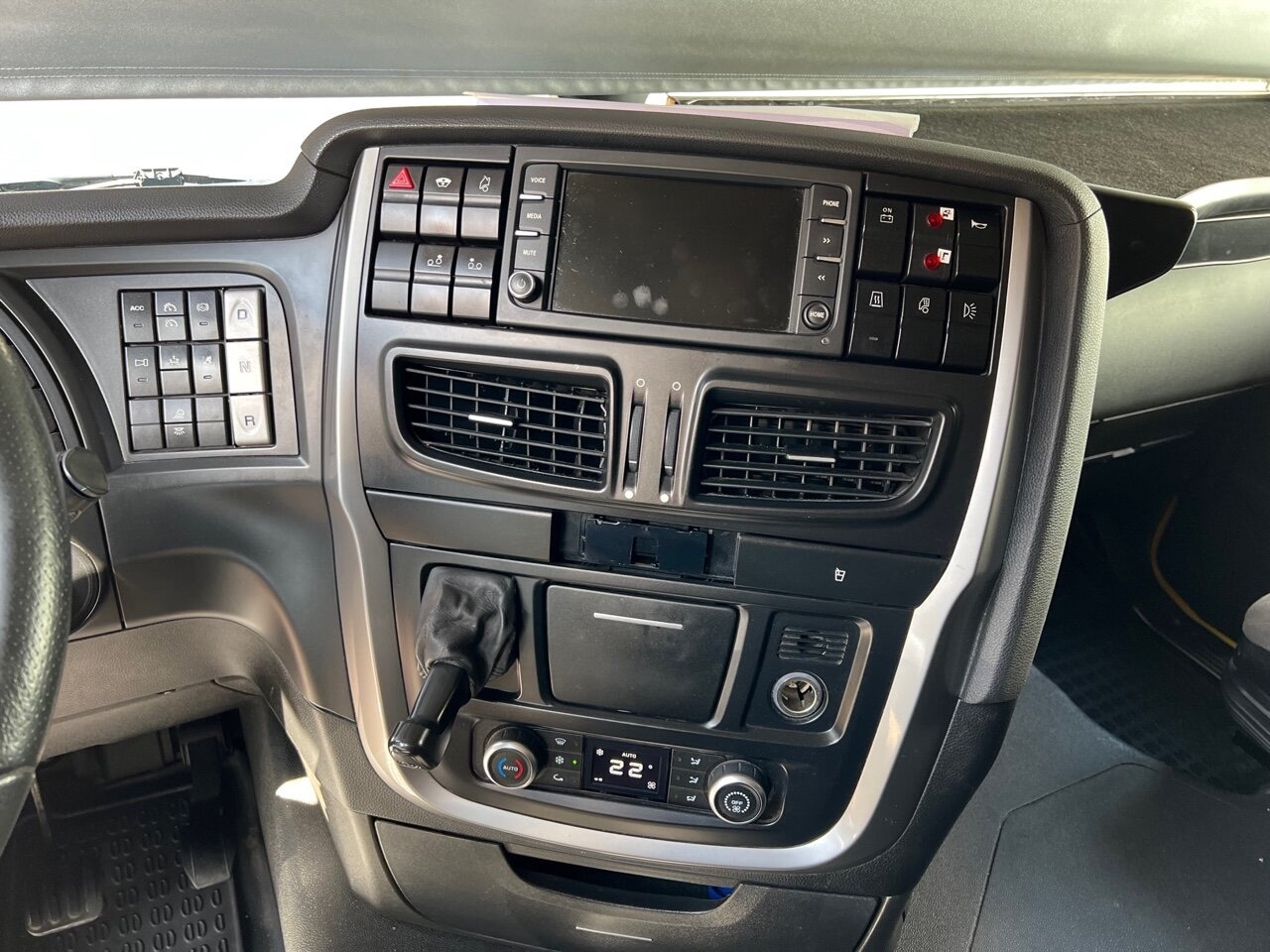 Crane truck, Dropside/ Flatbed truck Stralis AS260SY48 6x2/4 Stralis AS260SY48 6x2/4, Kran Palfinger PK18001L am Heck, Lenk-/Liftachse: picture 6 Crane truck, Dropside/ Flatbed truck Stralis AS260SY48 6x2/4 Stralis AS260SY48 6x2/4, Kran Palfinger PK18001L am Heck, Lenk-/Liftachse: picture 6