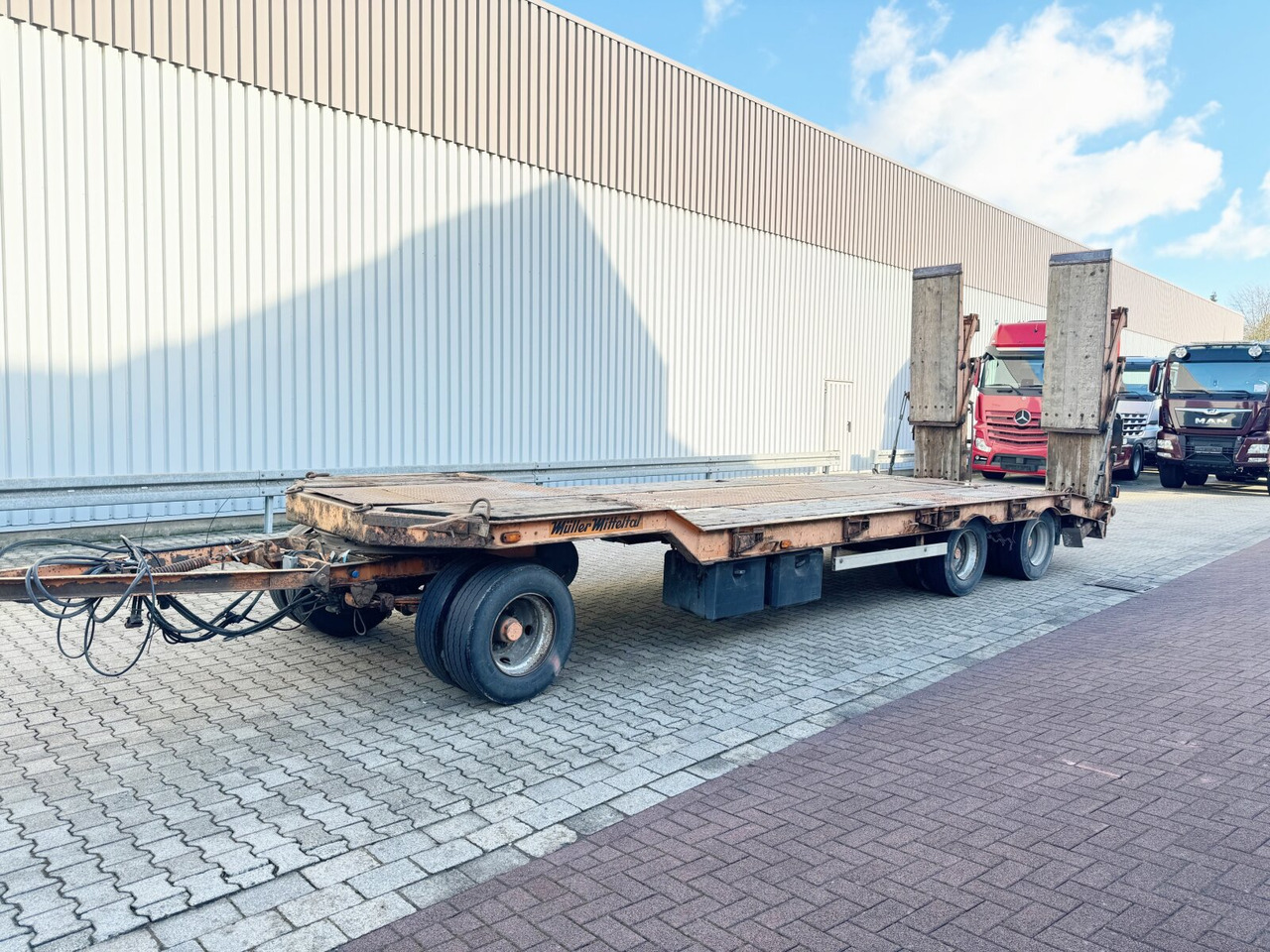 T 3 Kompakt 30,0 T 3 Kompakt 30,0, Hydr. Rampen, Verbr. auf 3m - Low loader trailer: picture 1 T 3 Kompakt 30,0 T 3 Kompakt 30,0, Hydr. Rampen, Verbr. auf 3m - Low loader trailer: picture 1