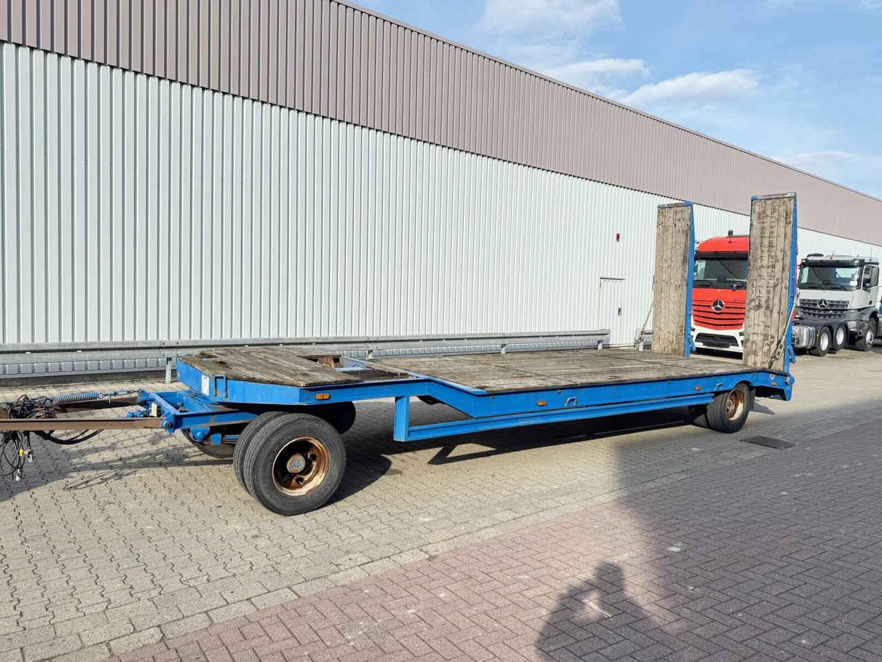 T2 T2 - Low loader trailer: picture 1 T2 T2 - Low loader trailer: picture 1