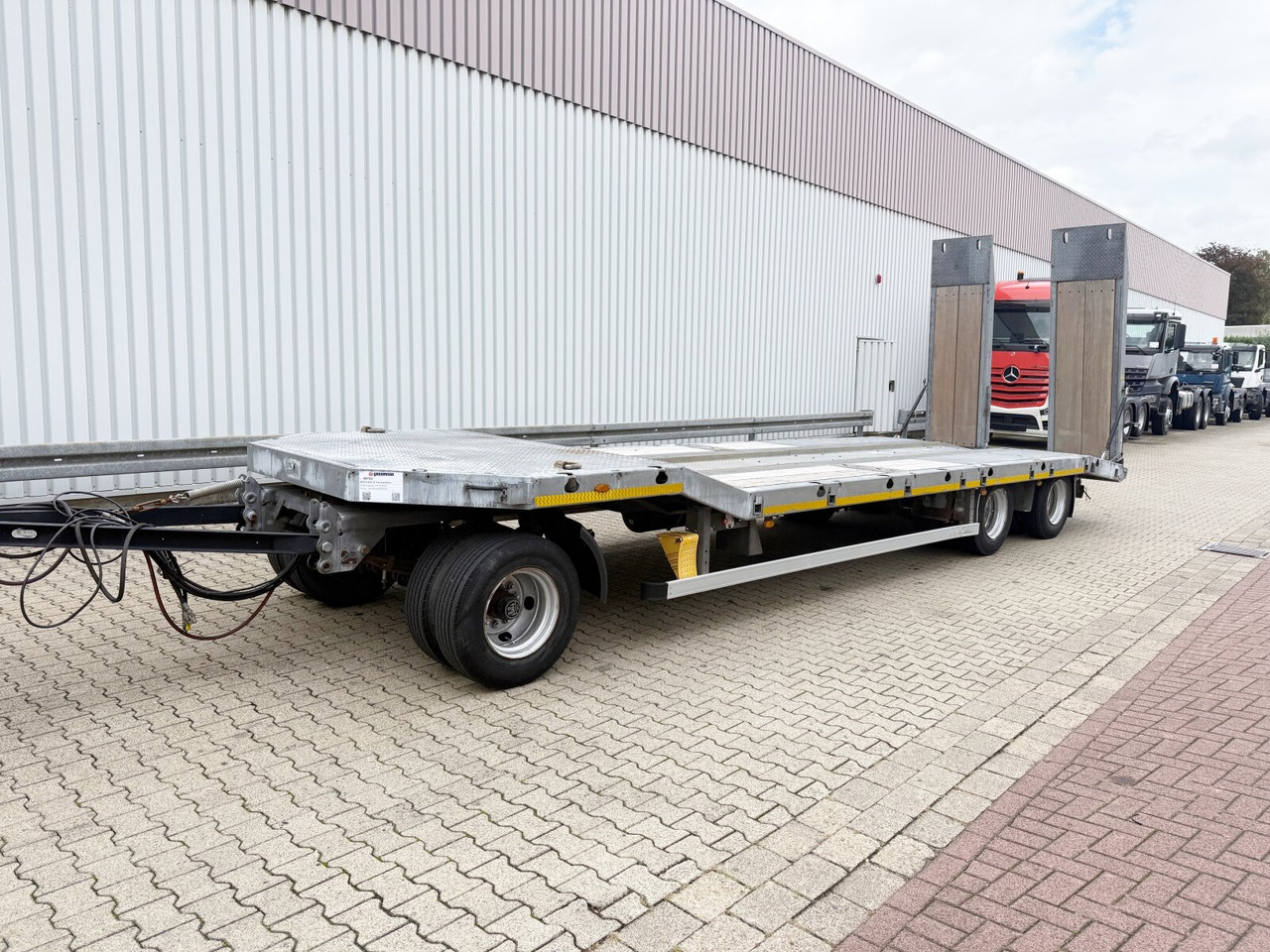 TF 3 Schwebheim TF 3 Schwebheim, Verzinkt, hydr. Rampen, Verbr. auf 3m - Low loader trailer: picture 1 TF 3 Schwebheim TF 3 Schwebheim, Verzinkt, hydr. Rampen, Verbr. auf 3m - Low loader trailer: picture 1