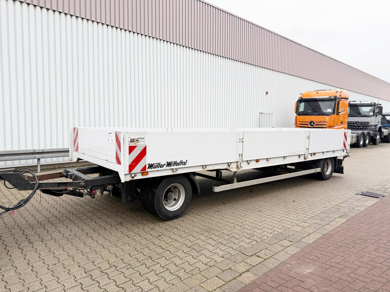 TP-BW 20,0 TP-BW 20,0, Twist-Lock - Dropside/ Flatbed trailer: picture 1 TP-BW 20,0 TP-BW 20,0, Twist-Lock - Dropside/ Flatbed trailer: picture 1