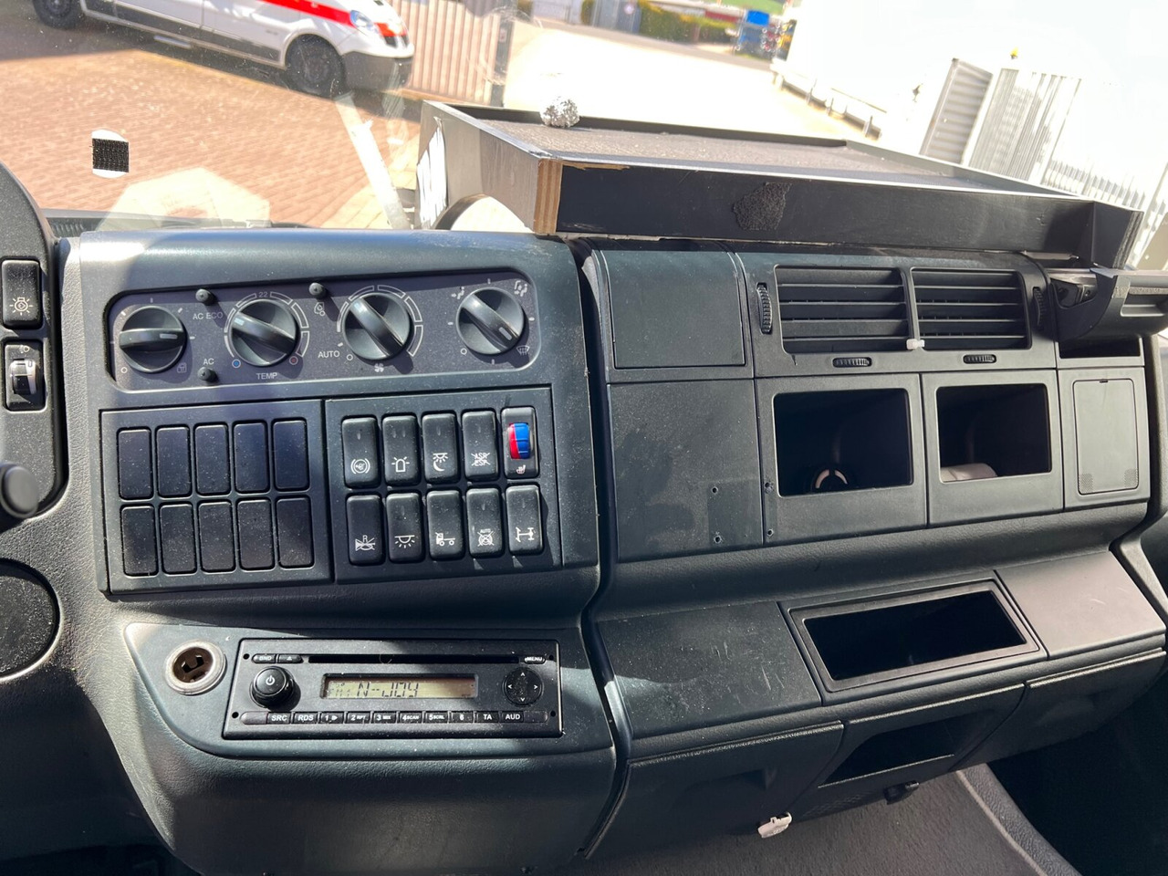 MAN TGL 8.220 4X2 BL TGL 8.220 4X2 BL - Tractor unit: picture 4 MAN TGL 8.220 4X2 BL TGL 8.220 4X2 BL - Tractor unit: picture 4