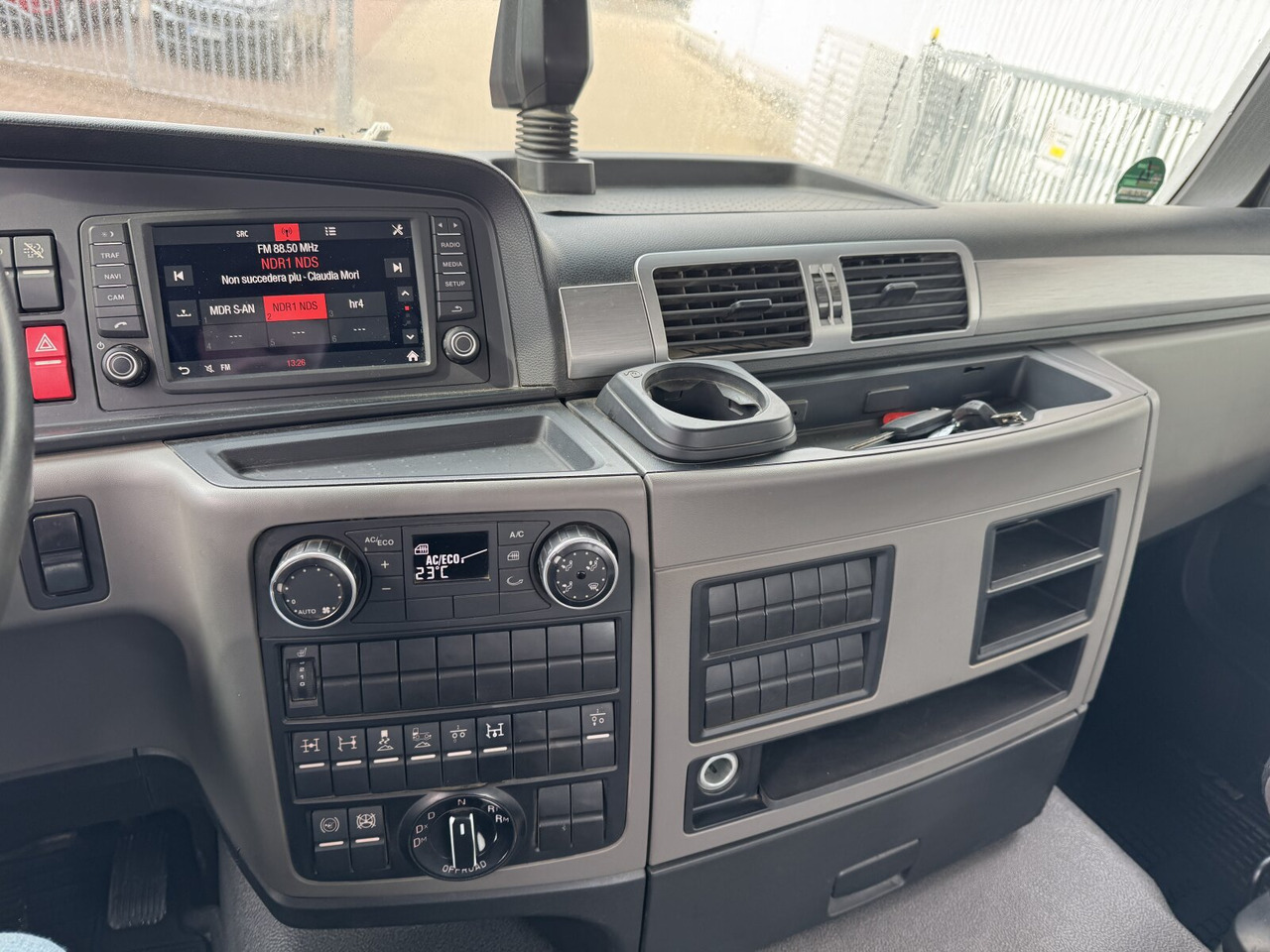 MAN TGS 26.500 6x4 BLS TGS 26.500 6x4 BLS, PriTarder, Navi, Hydraulik - Tractor unit: picture 4 MAN TGS 26.500 6x4 BLS TGS 26.500 6x4 BLS, PriTarder, Navi, Hydraulik - Tractor unit: picture 4