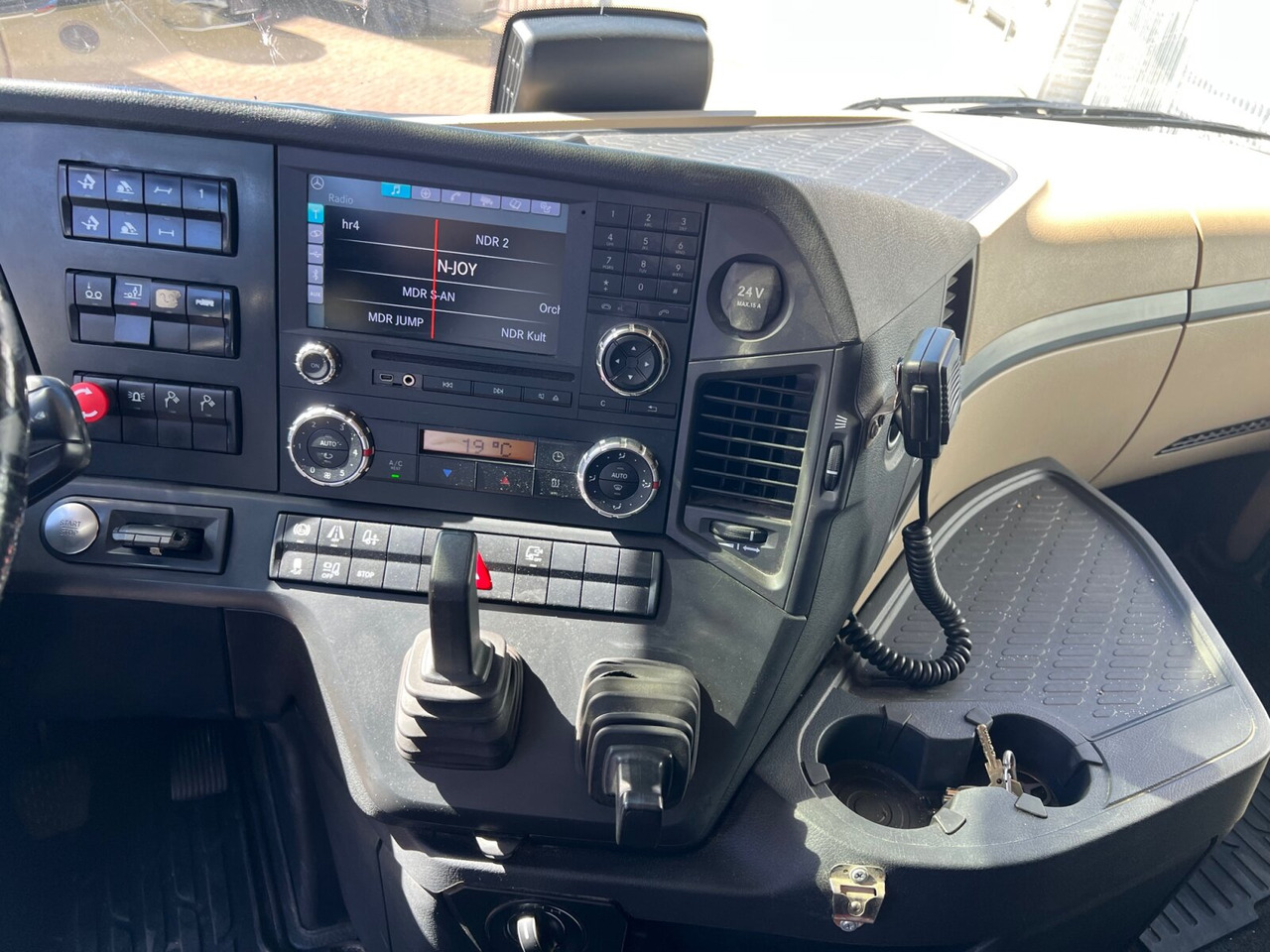 Mercedes-Benz Arocs 3358 LS 6x4 Arocs 3358 LS 6x4, Retarder, StreamSpace, Bi-Xenon, Hydraulik - Tractor unit: picture 4 Mercedes-Benz Arocs 3358 LS 6x4 Arocs 3358 LS 6x4, Retarder, StreamSpace, Bi-Xenon, Hydraulik - Tractor unit: picture 4