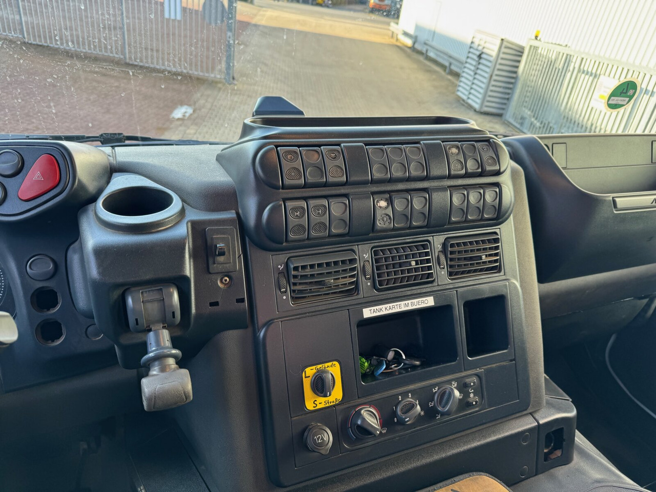 Trakker AD260T36W 6x6 Trakker AD260T36W 6x6 - Tipper: picture 5 Trakker AD260T36W 6x6 Trakker AD260T36W 6x6 - Tipper: picture 5