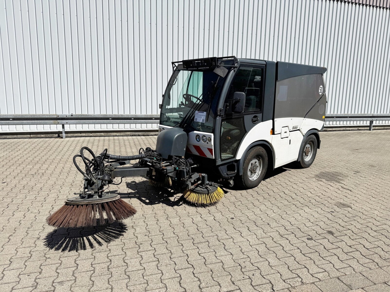 Hako Multicar Citymaster 2000 3B Kehrmaschine 4x2 Multicar Citymaster 2000 3B Kehrmaschine 4x2 - Truck: picture 1 Hako Multicar Citymaster 2000 3B Kehrmaschine 4x2 Multicar Citymaster 2000 3B Kehrmaschine 4x2 - Truck: picture 1