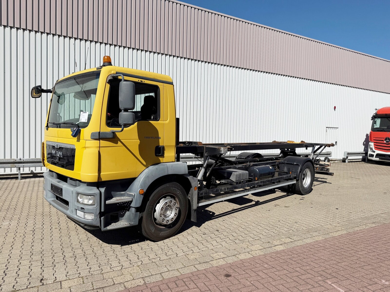 MAN TGM 18.290 4x2 LL TGM 18.290 4x2 LL, Hydr. Hubrahmen - Truck: picture 1 MAN TGM 18.290 4x2 LL TGM 18.290 4x2 LL, Hydr. Hubrahmen - Truck: picture 1