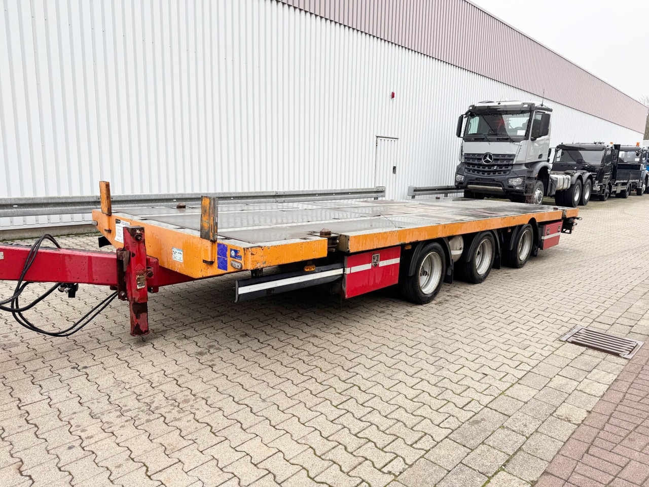 ZHP 24-32 RUFA ZHP 24-32, TwistLock-Verriegelungen, Verzinkt - Dropside/ Flatbed trailer: picture 1 ZHP 24-32 RUFA ZHP 24-32, TwistLock-Verriegelungen, Verzinkt - Dropside/ Flatbed trailer: picture 1