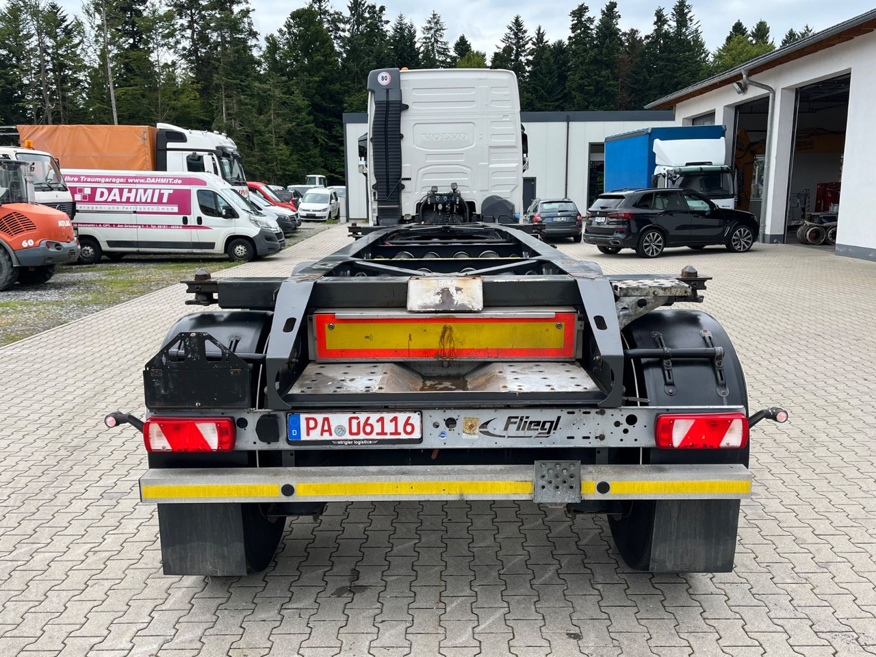 Fliegl Tank Container Chassis 20ft ADR - Container transporter/ Swap body semi-trailer: picture 3 Fliegl Tank Container Chassis 20ft ADR - Container transporter/ Swap body semi-trailer: picture 3