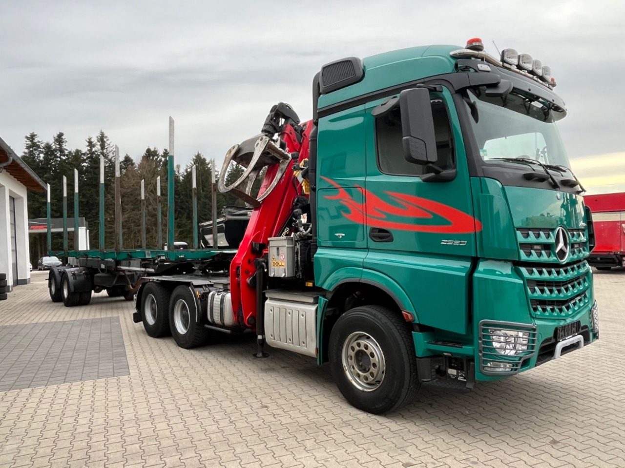 Mercedes-Benz Arocs 2663 6x4 mit Epsilon S260Z Langholzkran - Tractor unit: picture 1 Mercedes-Benz Arocs 2663 6x4 mit Epsilon S260Z Langholzkran - Tractor unit: picture 1
