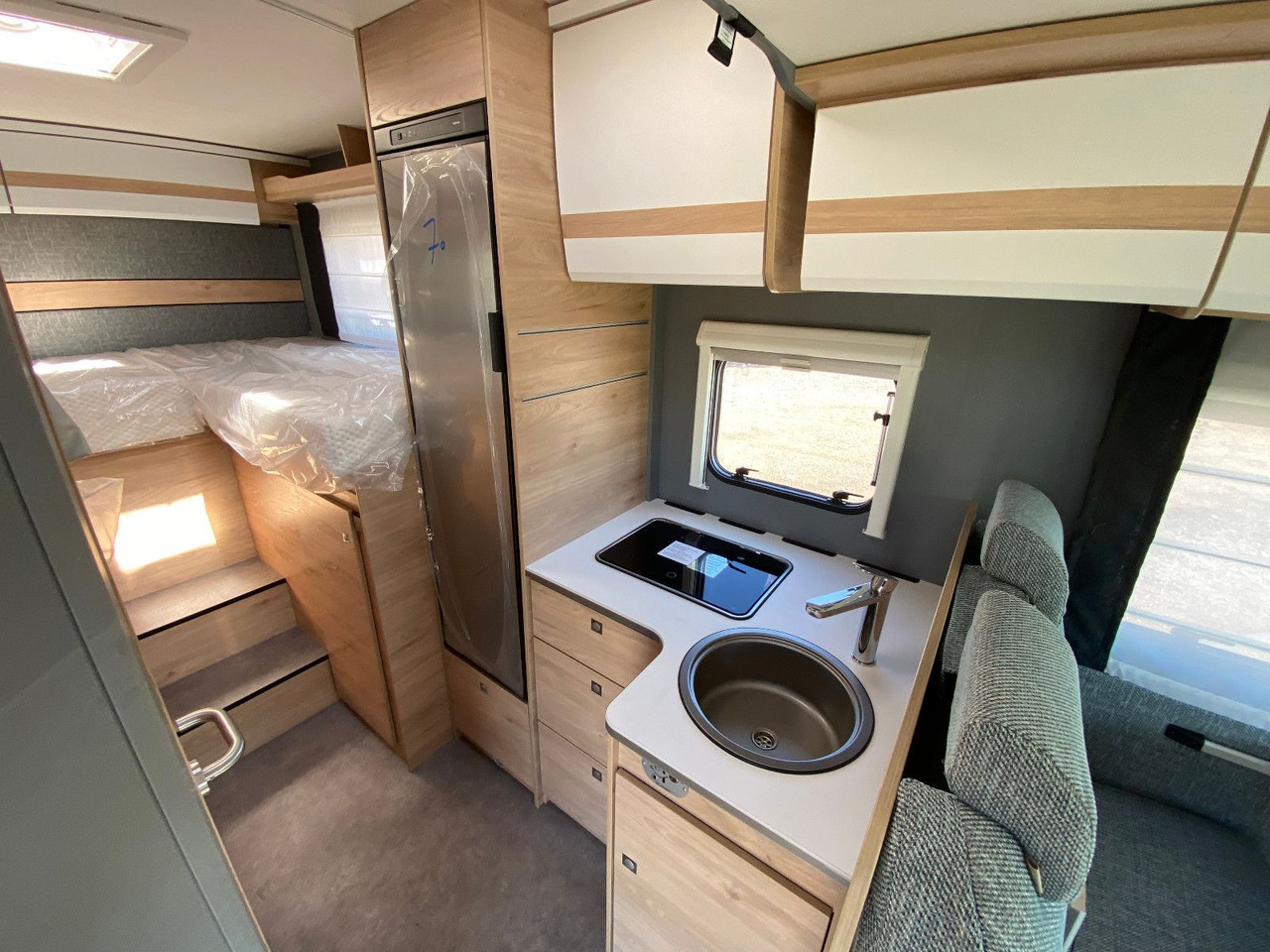 Semi-integrated motorhome Dethleffs Just Camp T 6812 EB,Hubbett,Längsbetten, Markise: picture 17