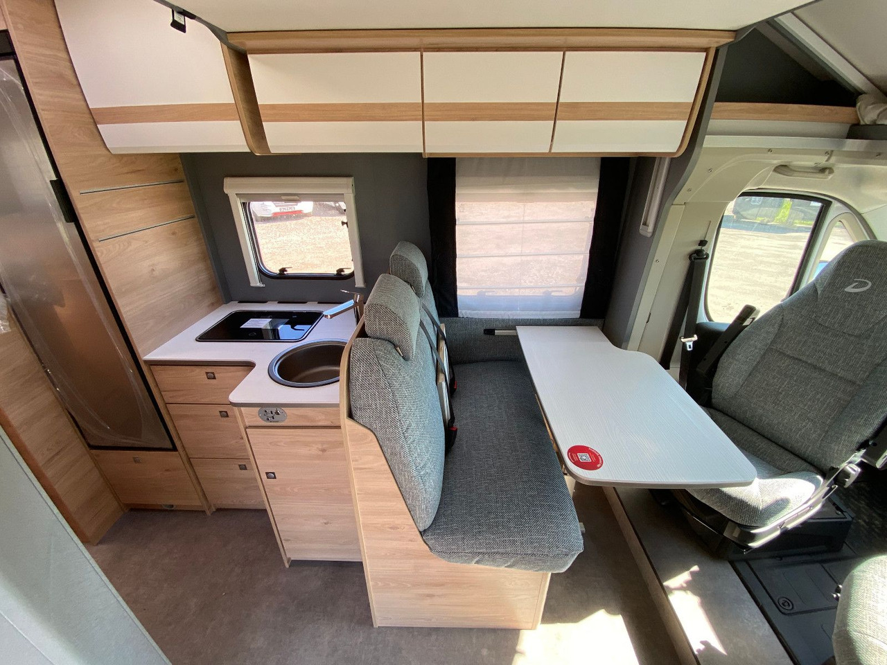 Semi-integrated motorhome Dethleffs Just Camp T 6812 EB,Hubbett,Längsbetten, Markise: picture 11