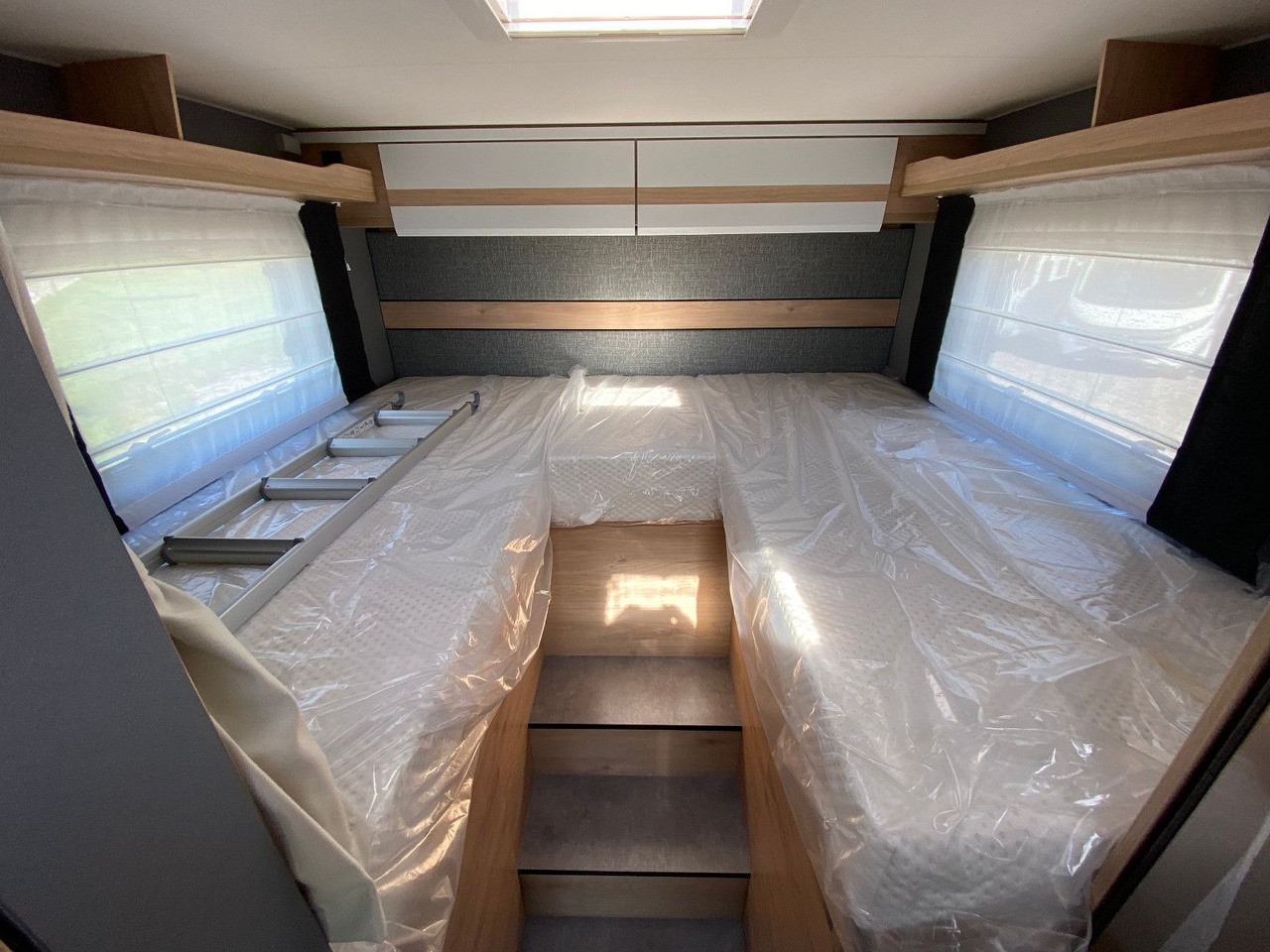 Semi-integrated motorhome Dethleffs Just Camp T 6812 EB,Hubbett,Längsbetten, Markise: picture 12