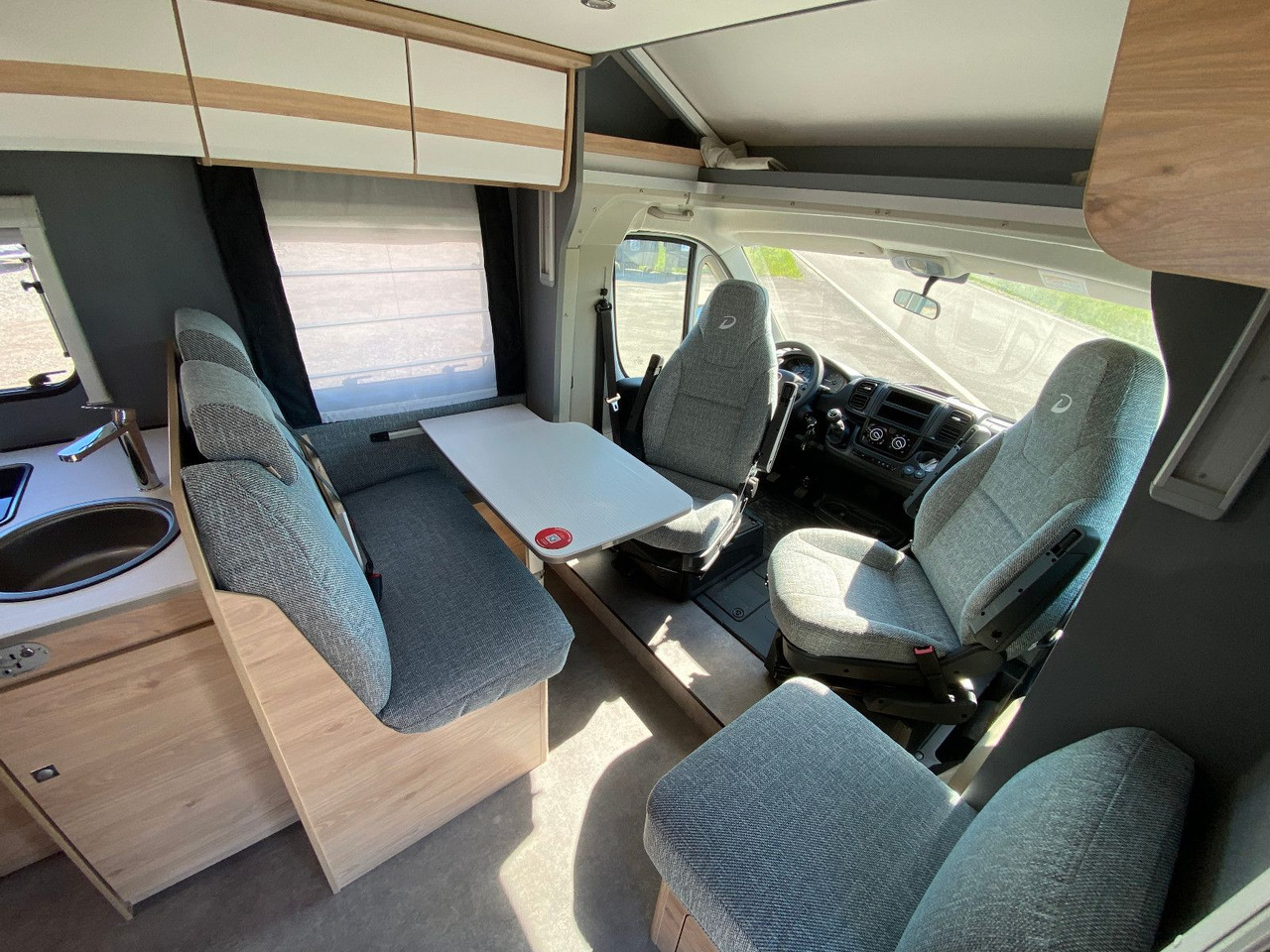 Semi-integrated motorhome Dethleffs Just Camp T 6812 EB,Hubbett,Längsbetten, Markise: picture 10