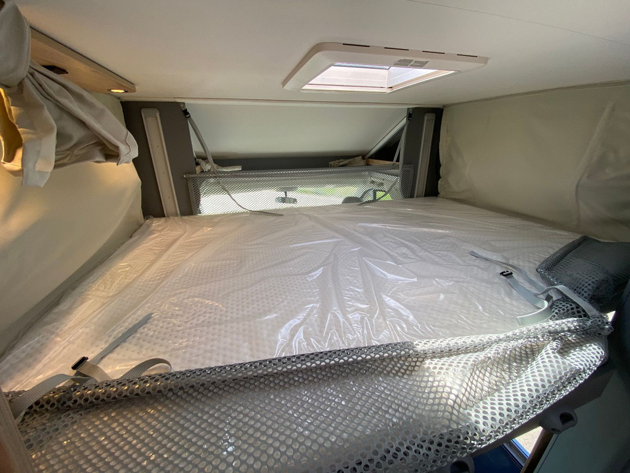 Semi-integrated motorhome Dethleffs Just Camp T 6812 EB,Hubbett,Längsbetten, Markise: picture 19