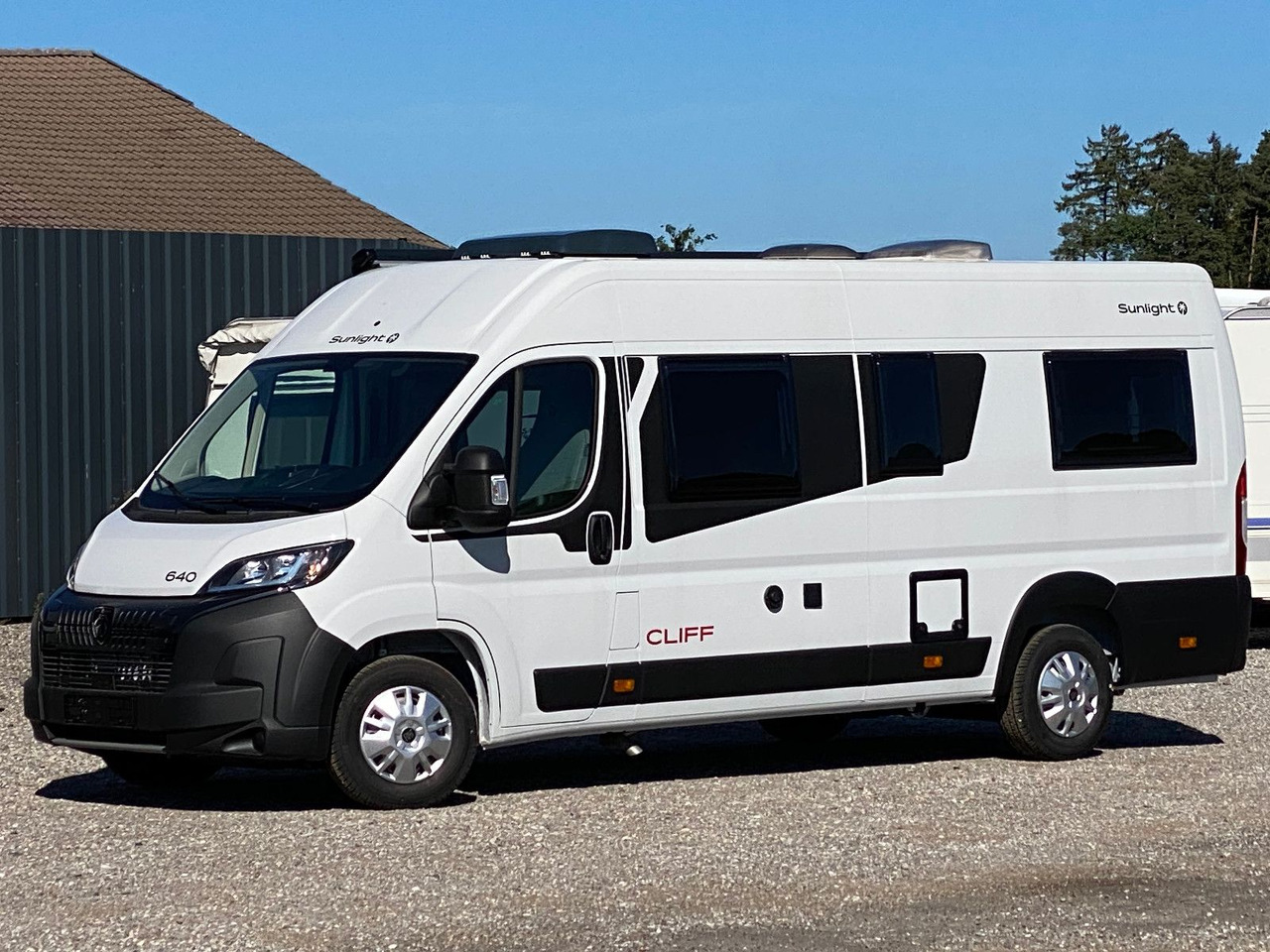 Sunlight Cliff 640 mit Längsbetten,Modell 25 - Campervan: picture 4 Sunlight Cliff 640 mit Längsbetten,Modell 25 - Campervan: picture 4
