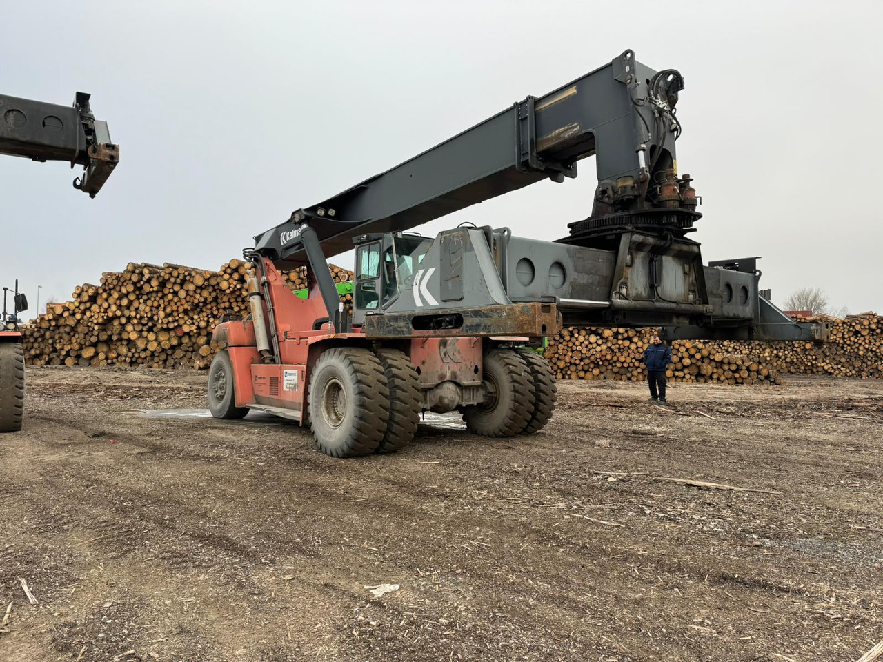 KALMAR DRF420-60S5 BJ: 2007 BStd: 32773h - Container handler: picture 1 KALMAR DRF420-60S5 BJ: 2007 BStd: 32773h - Container handler: picture 1