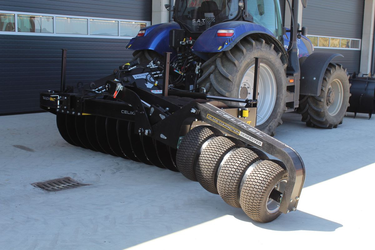 Celikel Silowalze Blackout 3000 + Seitenverdicht - Silage equipment: picture 2 Celikel Silowalze Blackout 3000 + Seitenverdicht - Silage equipment: picture 2