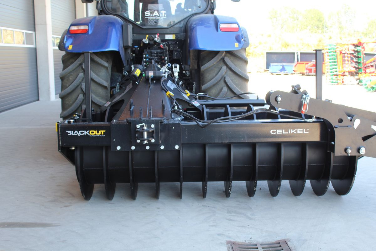 Celikel Silowalze Blackout 3000 + Seitenverdicht - Silage equipment: picture 5 Celikel Silowalze Blackout 3000 + Seitenverdicht - Silage equipment: picture 5