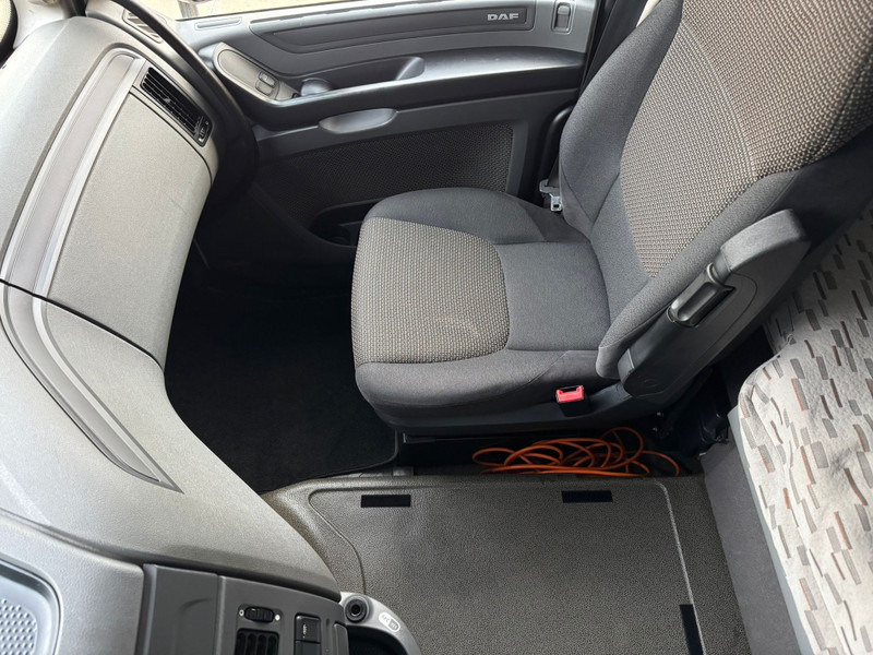 Hook lift truck DAF XF 440 SC / 6X2 / VDL Hook / TUV: 6-2026 / NL truck: picture 18 Hook lift truck DAF XF 440 SC / 6X2 / VDL Hook / TUV: 6-2026 / NL truck: picture 18