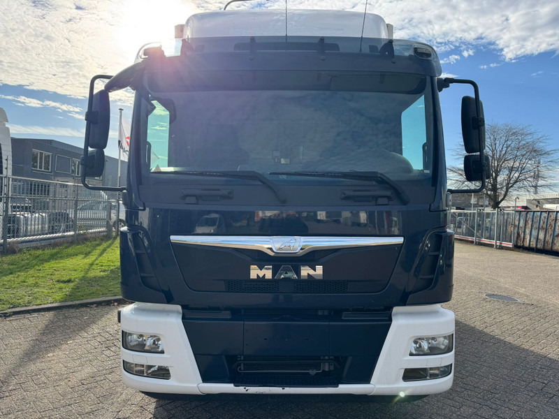 MAN TGM 12.220 / Carrier / Euro 6 / Tail Lift / TUV: 9-2026 / Belgium Truck - Refrigerated truck: picture 5 MAN TGM 12.220 / Carrier / Euro 6 / Tail Lift / TUV: 9-2026 / Belgium Truck - Refrigerated truck: picture 5