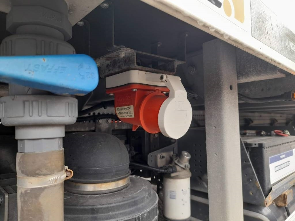 Volvo FL 210 - Refrigerated truck: picture 3 Volvo FL 210 - Refrigerated truck: picture 3