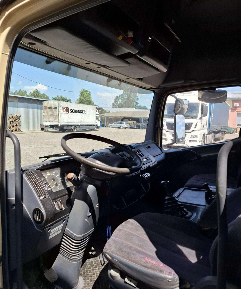 Mercedes-Benz Atego - Curtain side truck: picture 4 Mercedes-Benz Atego - Curtain side truck: picture 4