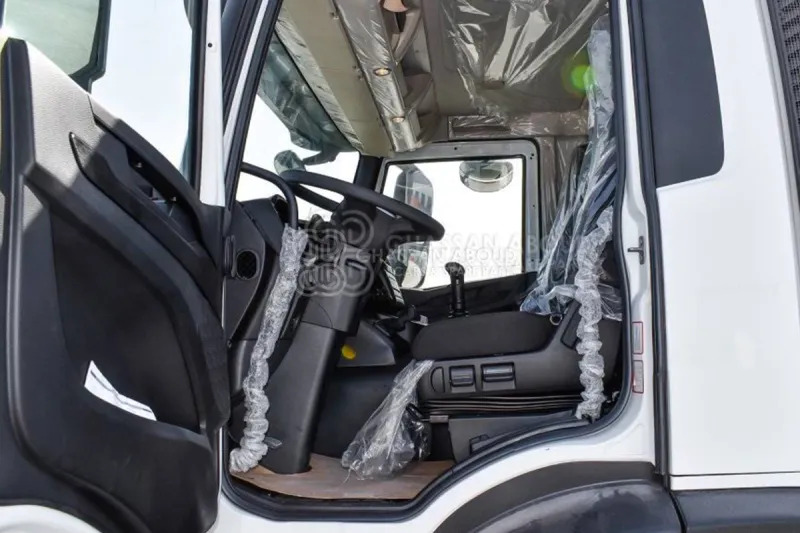 Iveco T-WAY AD380T47H 6x4 R24 Tyres Chassis - Barcelona Stock - Cab chassis truck: picture 4 Iveco T-WAY AD380T47H 6x4 R24 Tyres Chassis - Barcelona Stock - Cab chassis truck: picture 4