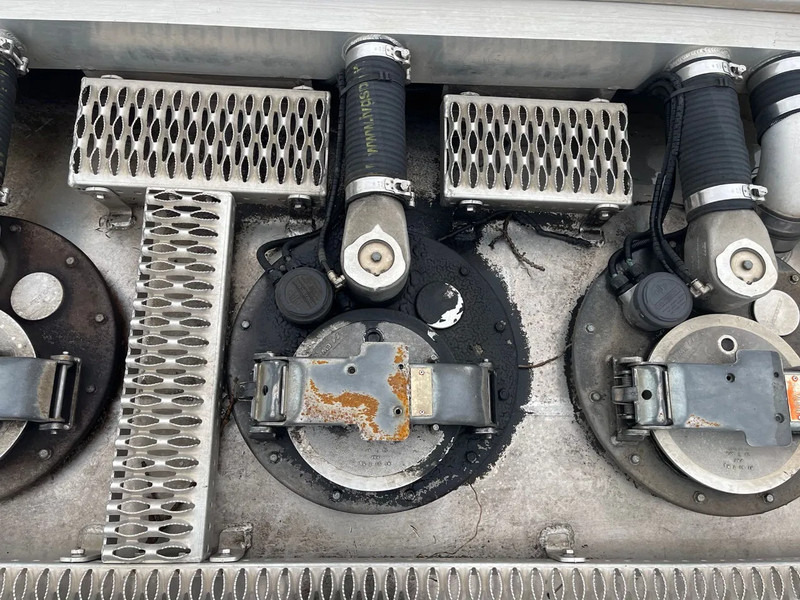 Tanker truck Renault Premium 380 13390L, 5 COMPARTMENTS, FULL AIR SUSPENSION: picture 20 Tanker truck Renault Premium 380 13390L, 5 COMPARTMENTS, FULL AIR SUSPENSION: picture 20