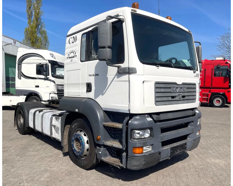 Tractor unit MAN TGA 18.390 Manual: picture 1
