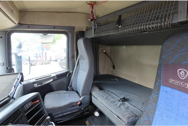 Tractor unit Scania R420 2 tanks, 2 beds, manual gearbox: picture 10