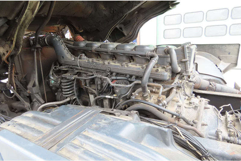 Tractor unit Scania R420 2 tanks, 2 beds, manual gearbox: picture 18