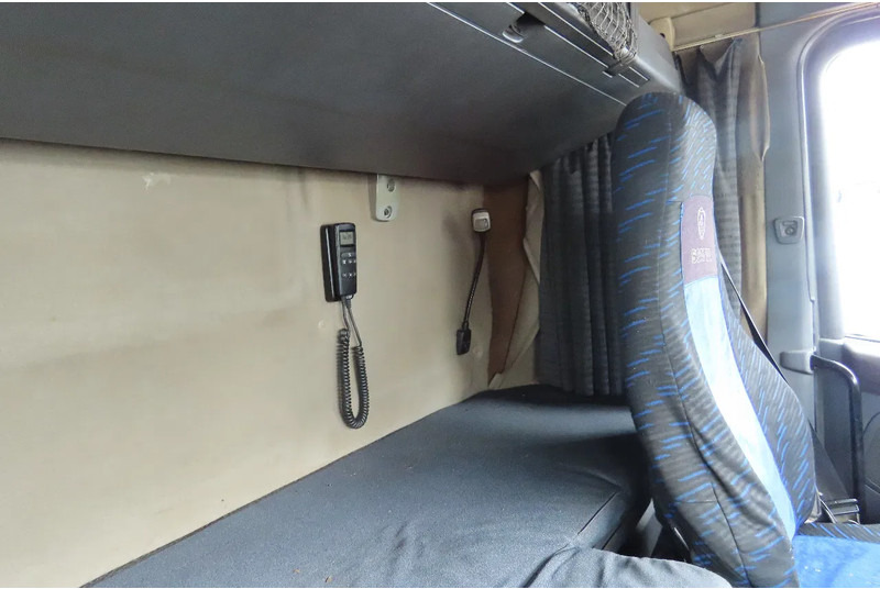 Tractor unit Scania R420 2 tanks, 2 beds, manual gearbox: picture 13